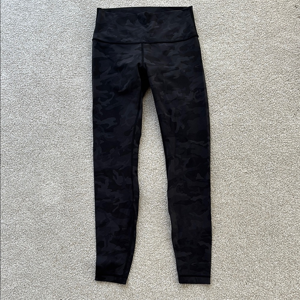 Sleek Black Lululemon Camo Leggings